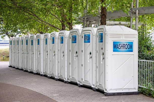 Best Luxury portable toilet rental  in Cutler, CA